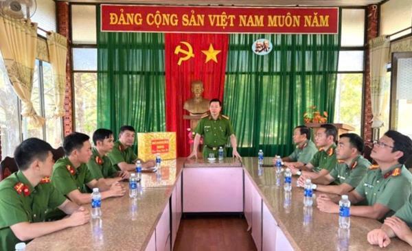 Đại tá Nguyễn Tường Vũ, Phó Giám đốc Công an tỉnh Đắk Nông chúc Tết Công an cấp xã trên địa bàn huyện Đắk Rlấp và Tuy Đức