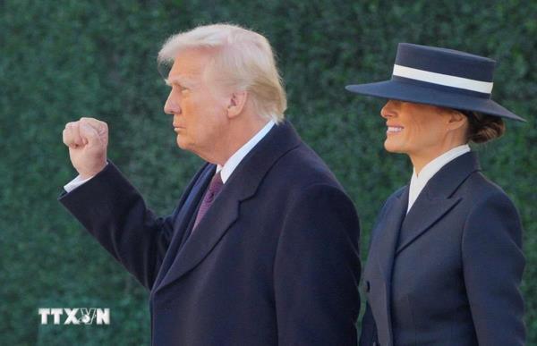 Tân Tổng thống Mỹ Donald Trump ký gần 100 sắc lệnh hành pháp