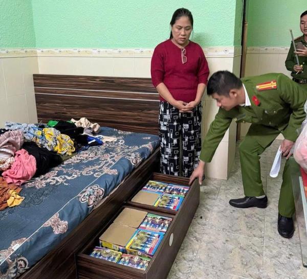 Bắt đối tượng tàng trữ và buôn bán trái phép pháo hoa nổ