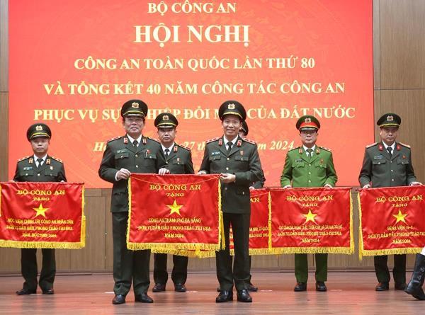 Mục tiêu trên hết và trước hết là cuộc sống bình yên, hạnh phúc của nhân dân