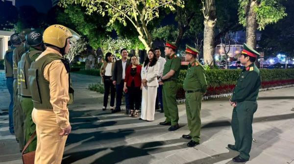 Lãnh đạo quận Hải Châu thăm và động viên lực lượng tuần tra 8394