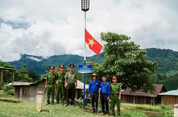 Nhân văn người lính trẻ