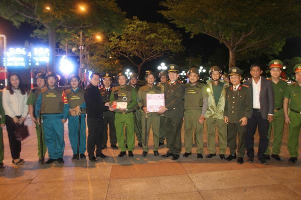 Giám đốc Công an TP Đà Nẵng thăm, chúc Tết lực lượng tuần tra 8394 phường Thạch Thang