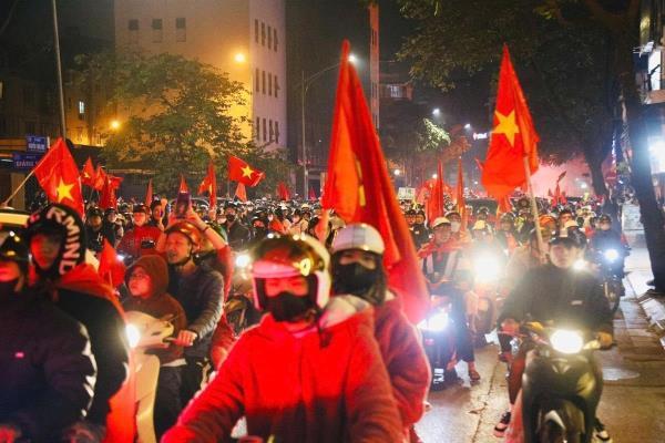 Cổ động viên cả nước đi bão mừng Việt Nam vô địch ASEAN Cup 2024