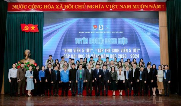 DSS Group đồng hành cùng sinh viên Đà Nẵng trong dịp Tết Ất Tỵ 2025: Lan tỏa yêu thương, sẻ chia giá trị