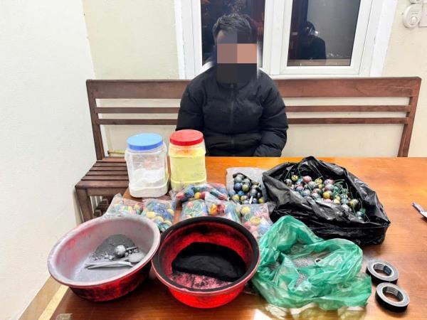 Đồn Biên phòng Phú Lộc phát hiện đối tượng tự chế pháo nổ để bán