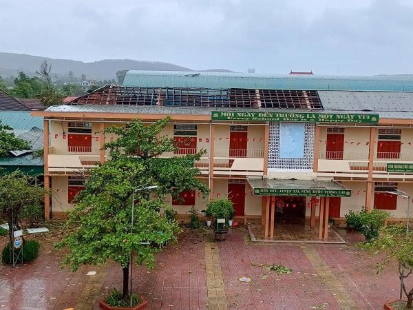 Nghệ An nỗ lực đưa học sinh trở lại trường sau bão