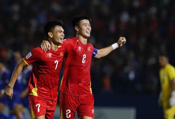 Video bóng đá ĐT Việt Nam - Nepal: Thẻ đỏ bước ngoặt, 5 phút bùng nổ (Vòng loại Asian Cup)