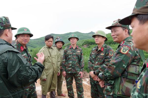 Bộ Tư lệnh Quân khu 5 khảo sát khu vực quy hoạch xây dựng thao trường huấn luyện, sở chỉ huy diễn tập