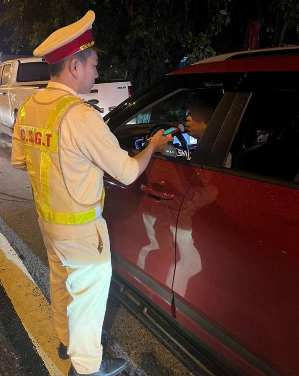 Cảnh sát giao thông Đà Nẵng ra quân kiểm tra, xử lý vi phạm nồng độ cồn