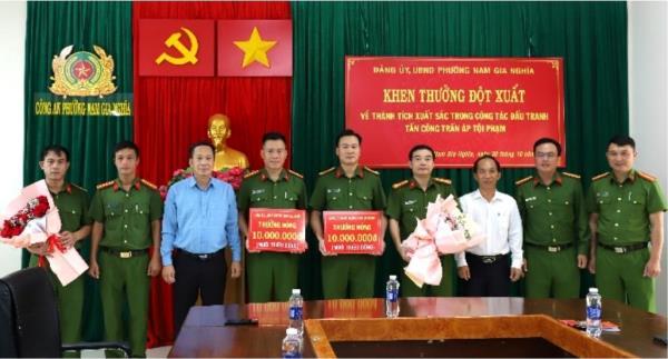 Thưởng nóng 2 đơn vị có thành tích xuất sắc trong công tác đấu tranh, phòng chống tội phạm