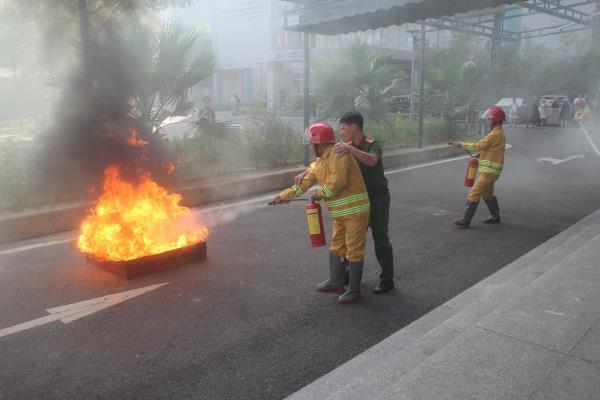Thực tập phối hợp chữa cháy và cứu nạn cứu hộ tại các cơ sở y tế