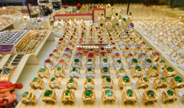 Giá vàng ngày 8/10: Trong nước, thế giới tăng không ngừng, tiếp tục thiết lập kỷ lục mới