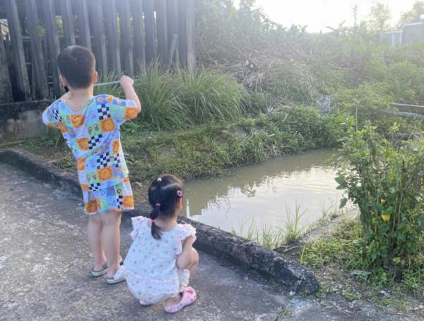 Mương nước... rình người