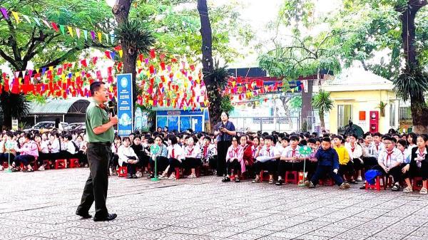 Tuyên truyền an ninh, an toàn trên không gian mạng và phòng, chống bạo lực học đường cho gần 2.000 học sinh