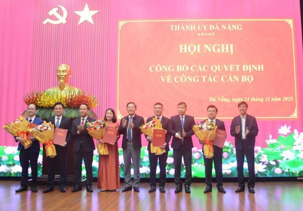 Đà Nẵng công bố các quyết định về công tác cán bộ