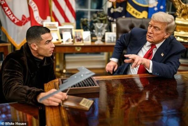 Tổng thống Donald Trump chia sẻ video chơi bóng với Ronaldo, CR7 nhận quà đặc biệt