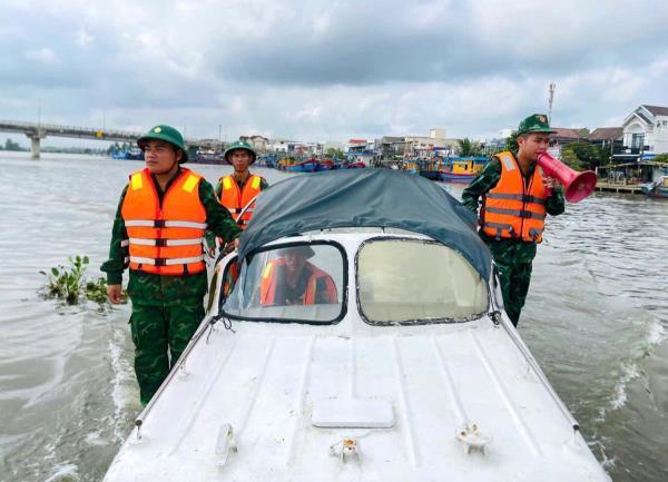 Siết chặt biện pháp phòng chống bão số 15