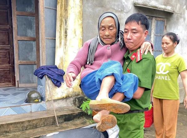 Quảng Ngãi khẩn trương sơ tán dân, ứng phó trước khi bão số 13 đổ bộ