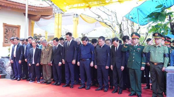 Bí thư Thành ủy Đà Nẵng Lê Ngọc Quang dự lễ truy điệu, an táng hài cốt các anh hùng liệt sĩ hy sinh tại hang Tám Thanh niên xung phong