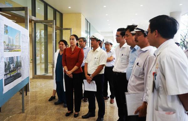 Phó Chủ tịch UBND TP Đà Nẵng Nguyễn Thị Anh Thi kiểm tra 2 công trình y tế trọng điểm