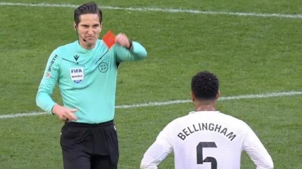 Trọng tài tặng thẻ đỏ cho Bellingham treo còi