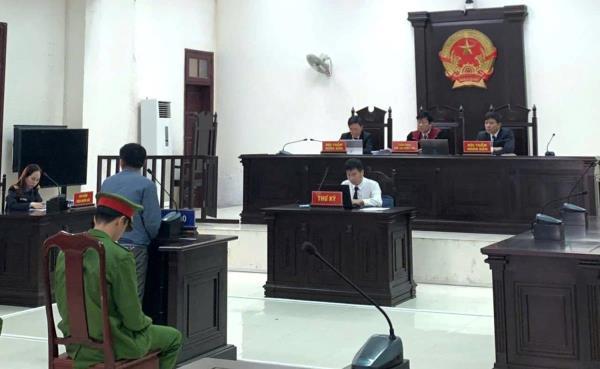 Bay luôn xế hộp vì chở thuê pháo lậu