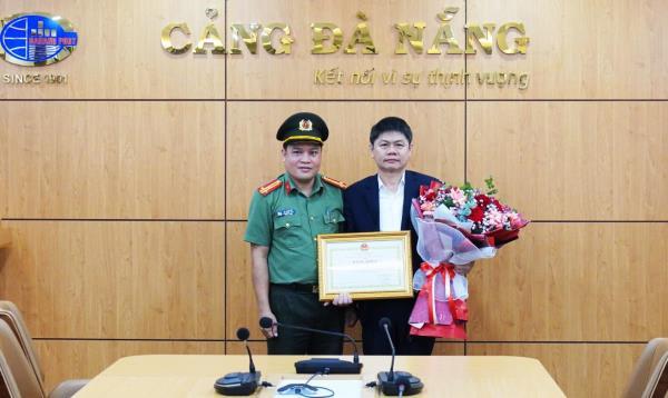 Chủ tịch UBND TP Đà Nẵng tặng Bằng khen cho Cảng Đà Nẵng vì đã có thành tích xuất sắc về phong trào Toàn dân bảo vệ ANTQ năm 2024
