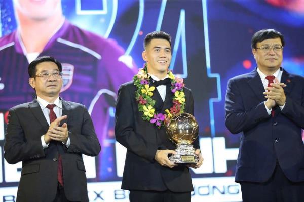 Vinh danh Tiến Linh và Thùy Trang