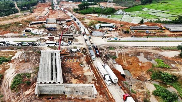 Khẩn trương thi công dự án cao tốc Hòa Liên - Túy Loan