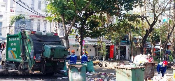 Ra quân tổng dọn vệ sinh đường phố, thu gom rác sau Tết