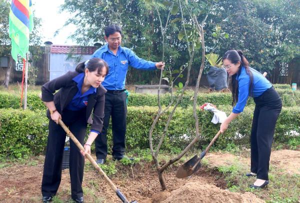 Bình Định phát động Tết trồng cây Đời đời nhớ ơn Bác Hồ