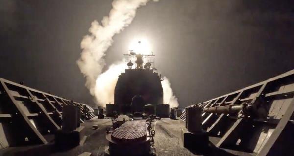 Houthi tấn công tàu sân bay Mỹ để trả đũa khi Washington quyết định ‘không kích không ngừng nghỉ