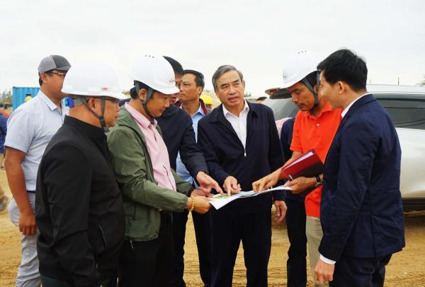 Chủ tịch UBND TP Đà Nẵng kiểm tra các dự án xây dựng lớn trên địa bàn