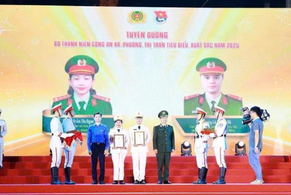 Những tấm gương về sự cống hiến