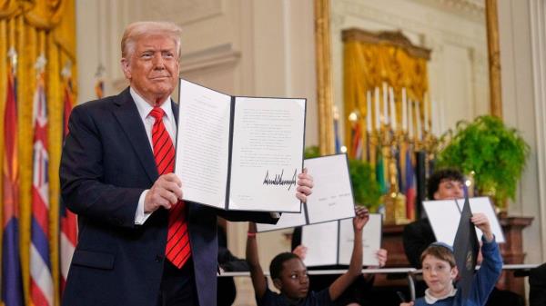 Ý kiến trái chiều về việc Tổng thống Mỹ ký sắc lệnh giải thể Bộ Giáo dục