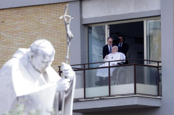 Giáo hoàng Francis xuất viện