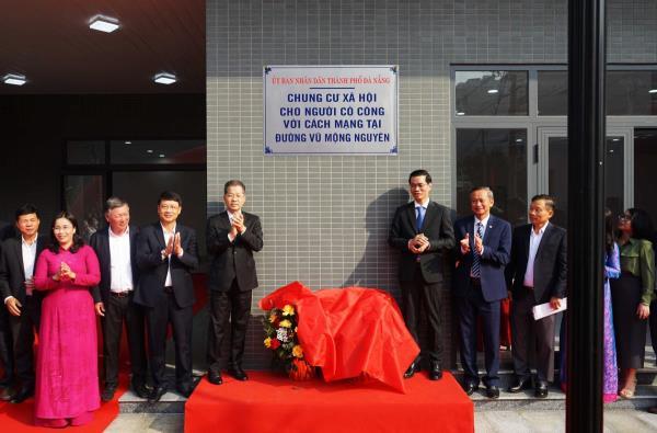 Đà Nẵng: Gắn biển hoàn thành công trình Chung cư xã hội cho người có công với cách mạng