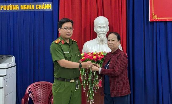 Nghĩa cử quý hơn vàng