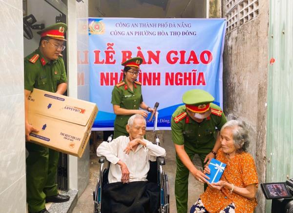 Khánh thành và bàn giao nhà tình nghĩa cho gia đình bà Mai Thị Sự