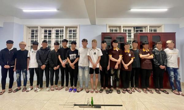 Làm rõ nhóm báo thủ hẹn nhau trên mạng, nổi loạn giữa đêm