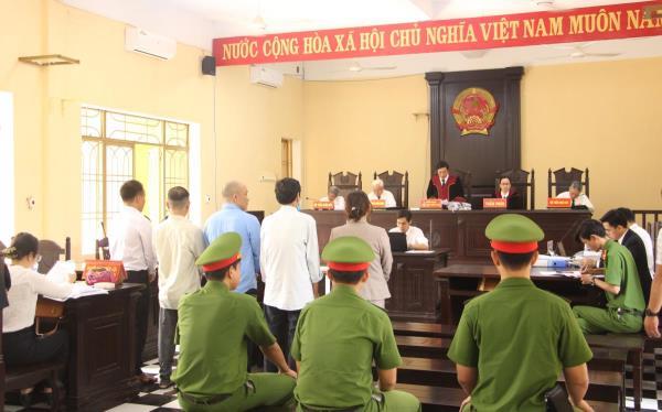 Xét xử nhóm cán bộ phù phép hơn 159,5ha đất Nhà nước thành đất tư