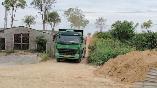 Tự ý mở đường đấu nối với Quốc lộ 1A để tập kết vật liệu