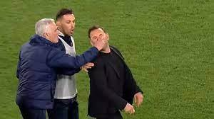 Thua trận, Mourinho hành động đặc biệt