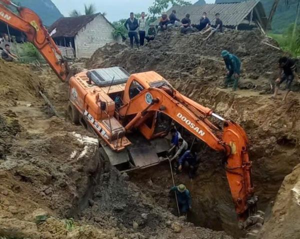 Sập giếng khiến 3 người chết