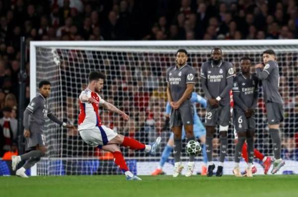 Pháo thủ hạ đẹp Kền Kền, Hùm xám sập bẫy sân nhà