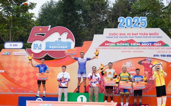 Đoàn đua xe đạp toàn quốc Cúp Truyền hình TPHCM đến Nghệ An