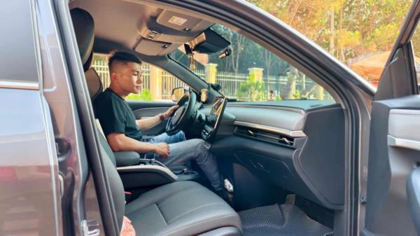 Định mua VF 3 nhưng rướn thêm tí lấy VF 6, chủ xe chia sẻ: Không tốn tiền nhiên liệu nên đi đâu cũng sử dụng ô tô