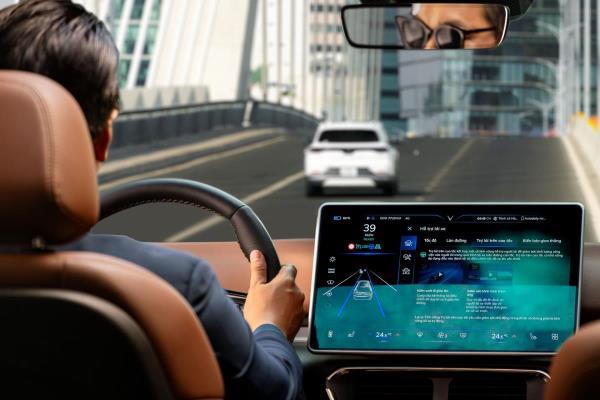 Xuyên Việt bằng VinFast VF 8: Máy khỏe bao trèo đèo lội suối, không lo sạc, không lo phí