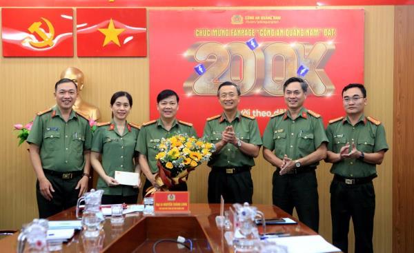 Trên mặt trận không tiếng súng